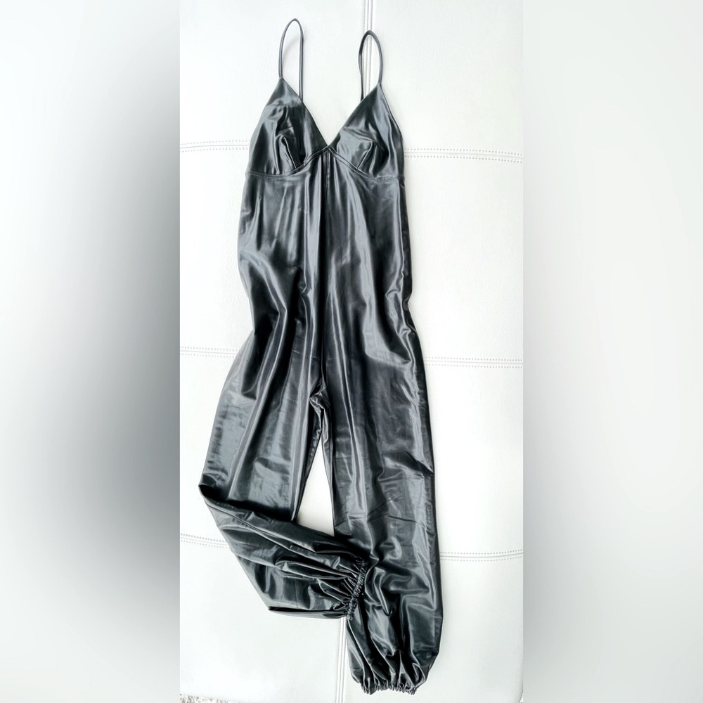 NWT! Leather-look NORMA KAMALI Slip Jog Jumpsuit in Black Foil Size XS / 34